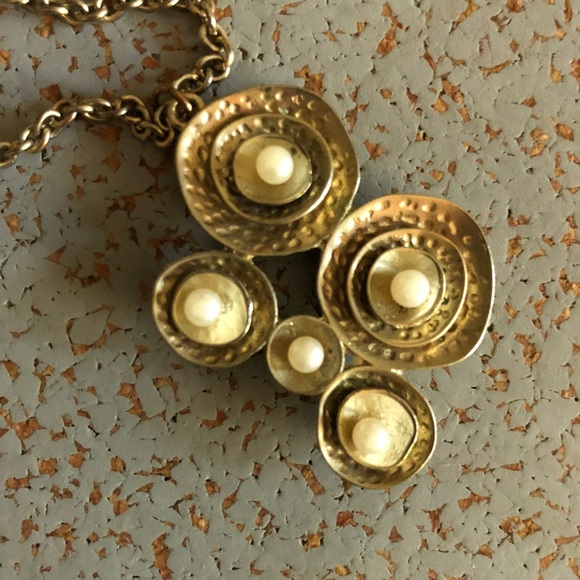 BANANA REPUBLIC Gold and Pearl Necklace - Picture 2 of 2